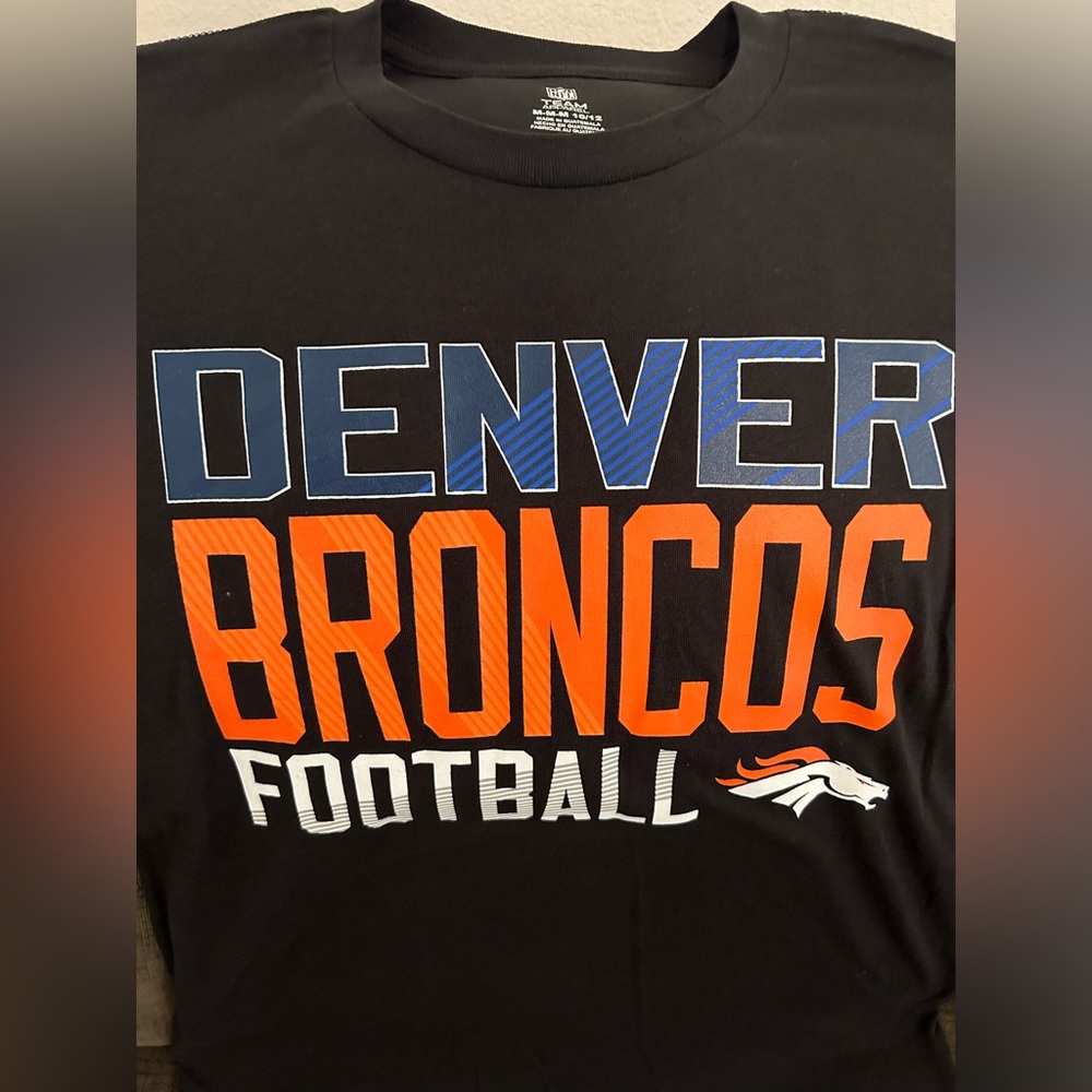 LOT x 2 NFL Team Denver Broncos Football T-Shirt Youth Sz: M ( 10 / 12 ) - Picture 4 of 8